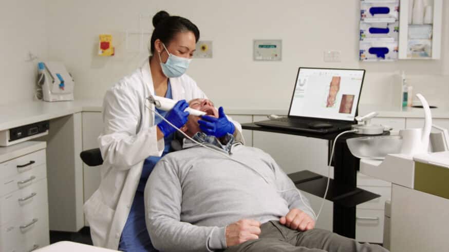 dandy dentist scanning patient