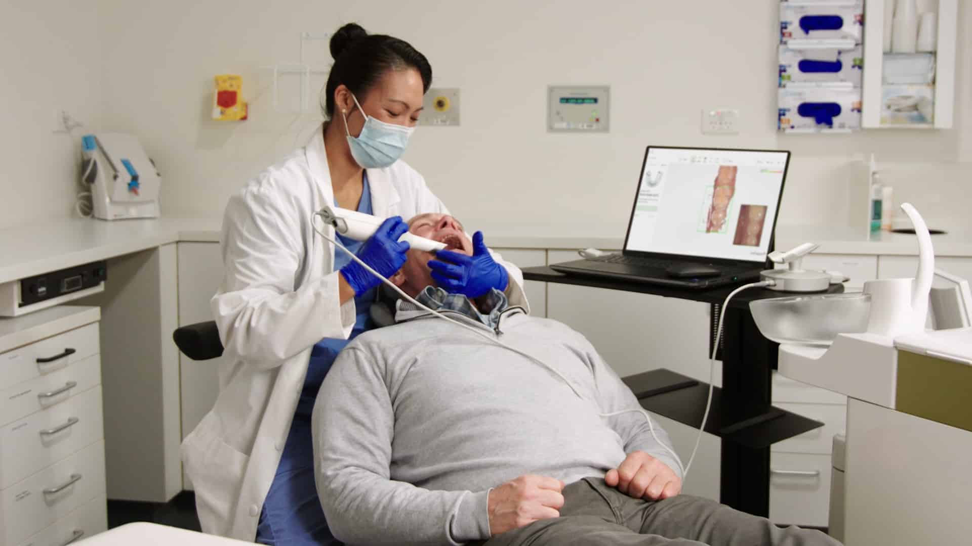dandy dentist scanning patient
